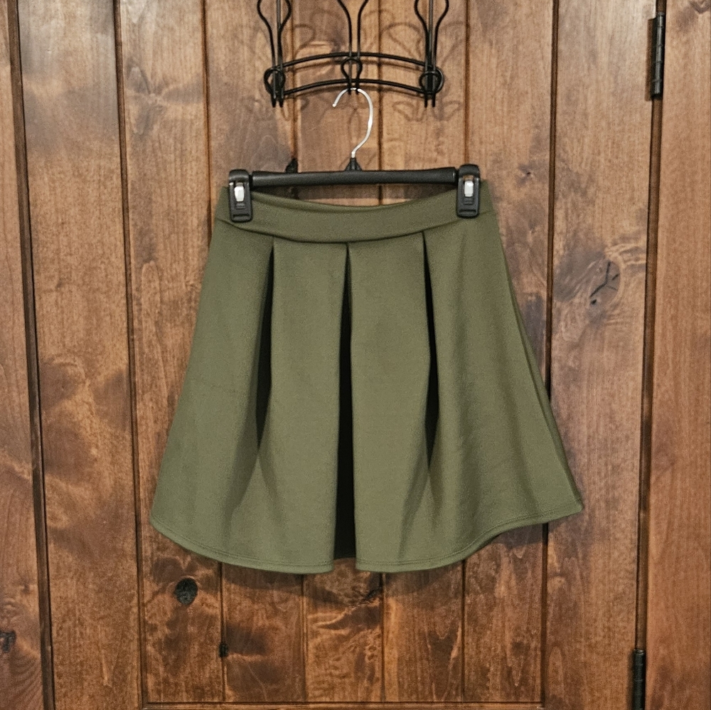 Charlotte Russe Olive Green mini Skirt - Medium